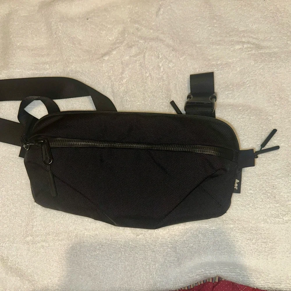 Aer Day Sling 2 Black Crossbody Bag